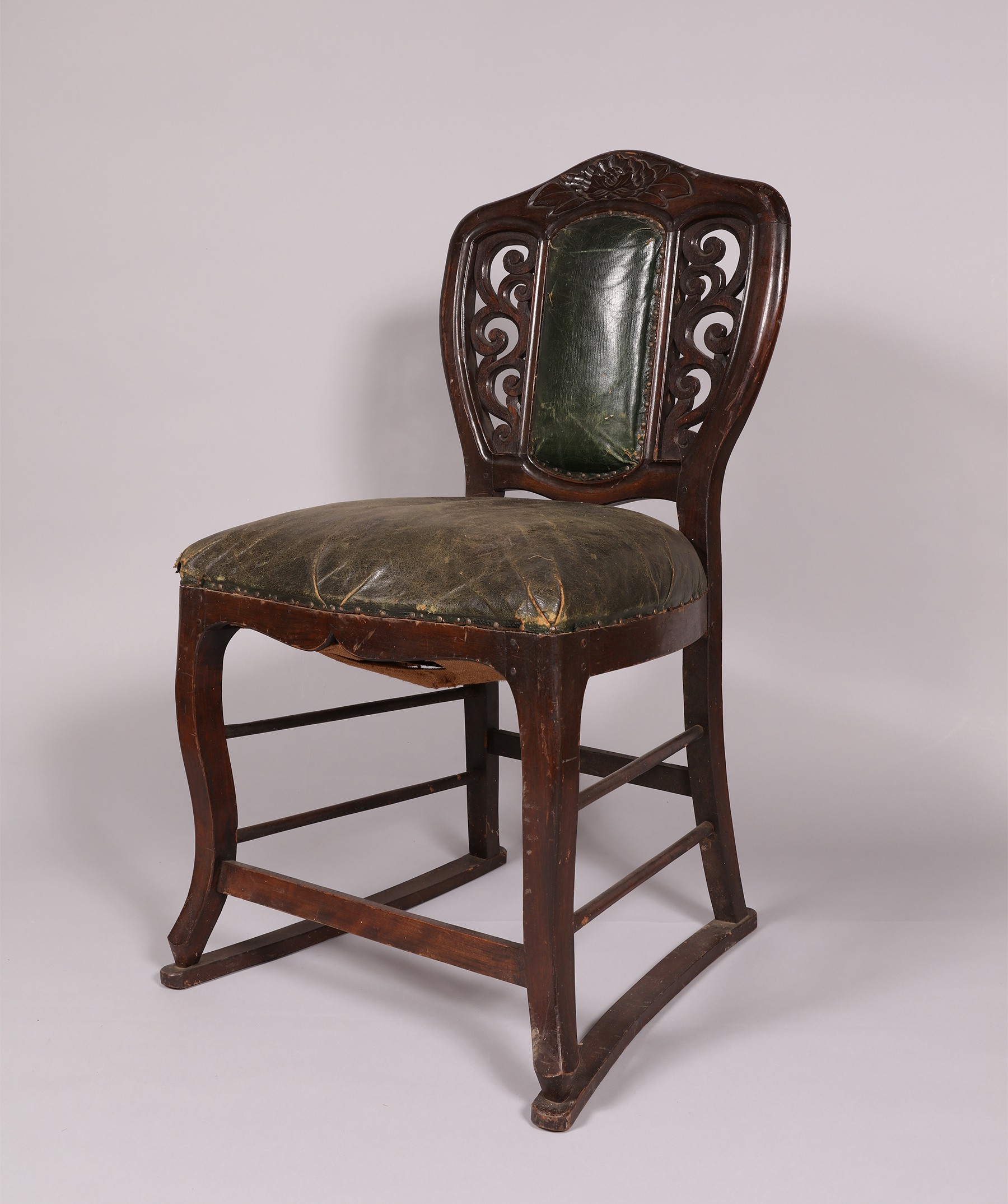 村梨子地葉菊紋散蒔絵耳盥